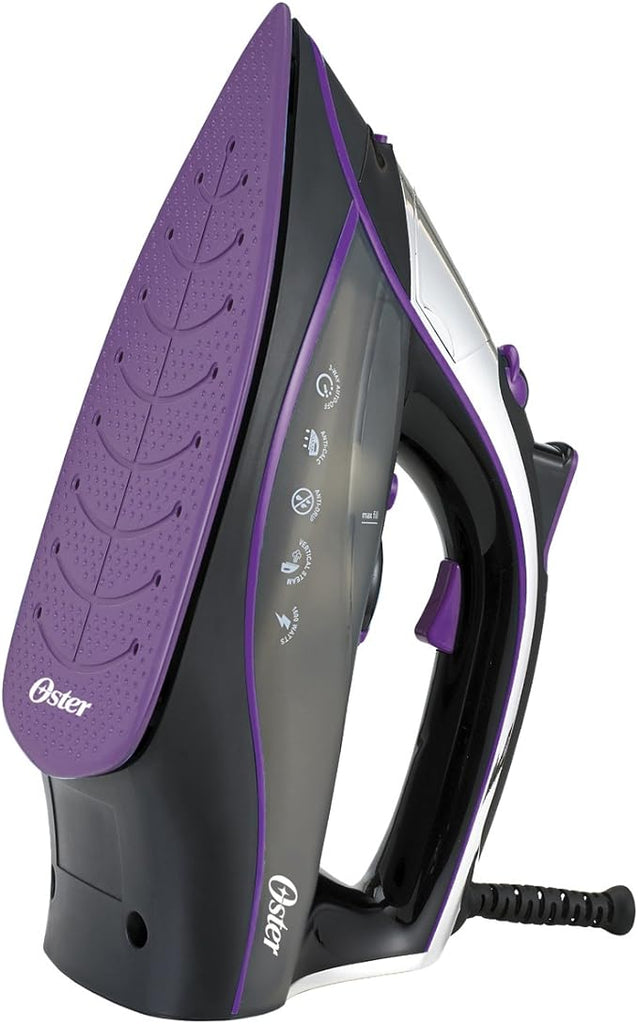 Plancha de vapor Oster con suela de cerámica morada y avanzada tecnología de vapor gcstae6502-013