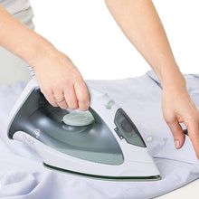 Cargar imagen en el visor de la galería, Plancha de vapor blanca- verde con suela de antiadherente Oster GCSTBS3803-013